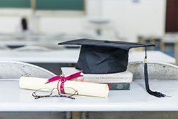 春招“黄金档”来袭：应届生看重落户政策 有企业招聘人数增五成